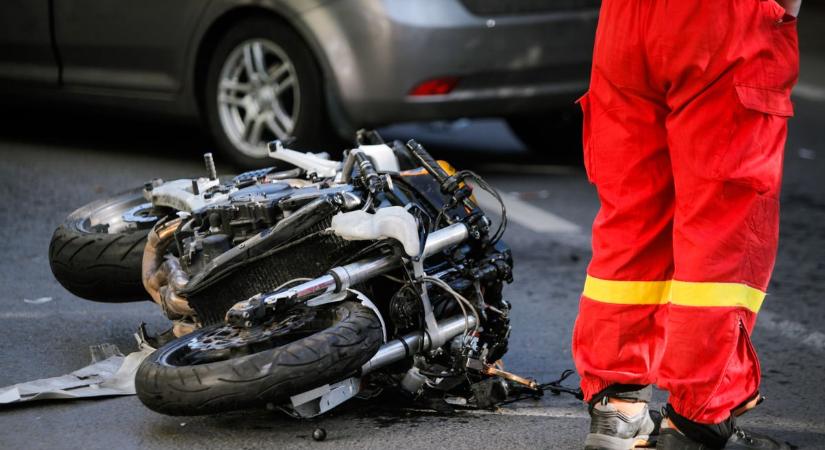 Rendőrök lepték el a Novotel környékét egy motoros baleset miatt