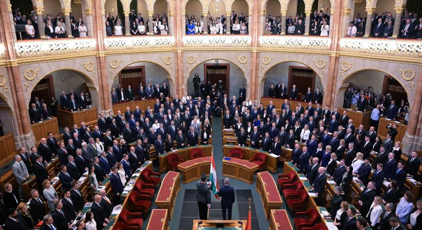 Máris új törvényeket fogadott el a parlament