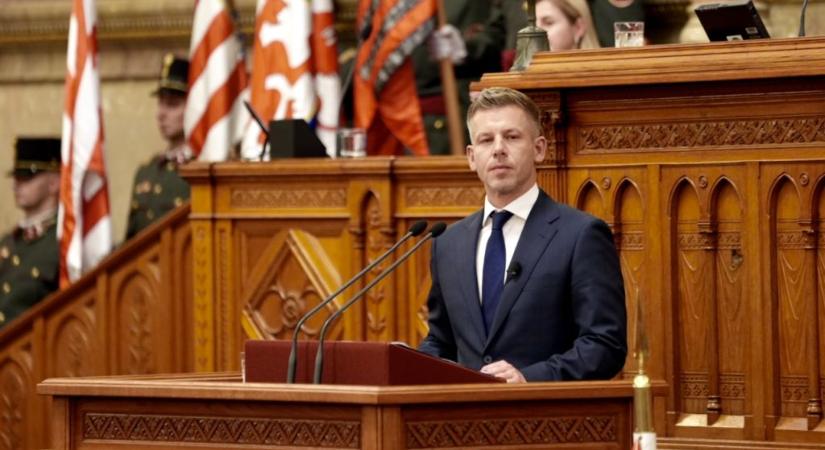 Átadták a Magyaréknak a propagandagépezet fontos elemét, a Magyarország Kormánya Facebook-oldalt