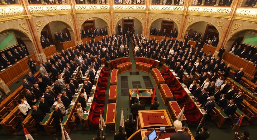 Vastapsot kaptak a sükösdi tamburás gyerekek Magyar Péter eskütétel után - videó