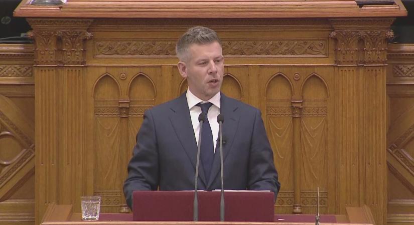 Magyar Péter a miniszterelnök, bejelentette első intézkedését
