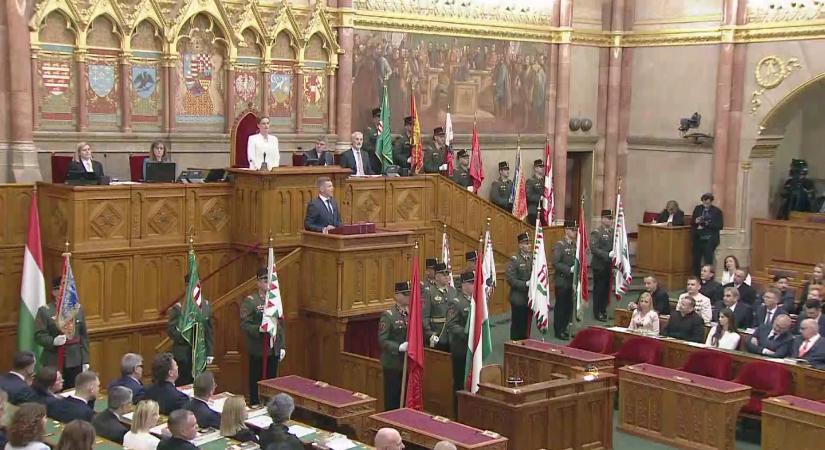 Szemtől szemben követelte Sulyok Tamás lemondását Magyar Péter