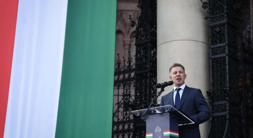 „Egy világ tanulta meg kimondani, hogy Árad a Tisza” – Rendszerváltó népünnepély a nemzet főterén