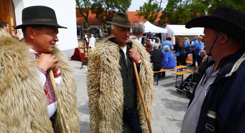 Egy napra mindenki pásztornak érezhette magát a Hortobágyon, fotókon a fergeteges hangulat!