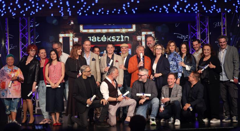 Teréz körút 48.: húsz művész közös dala ünnepli a színház varázsát a budapesti Játékszín szervezésével