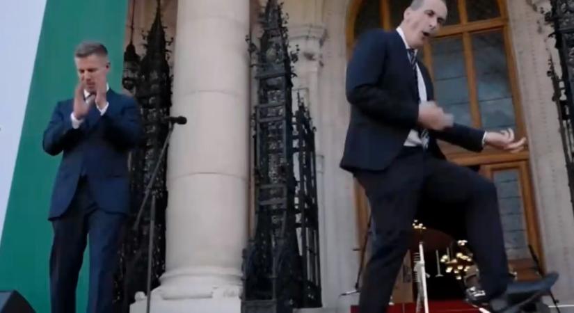 Meglepetésvendég és Hegedűs Zsolt elképesztő tánca: nagy buli lett a rendszerváltó népünnepélyből