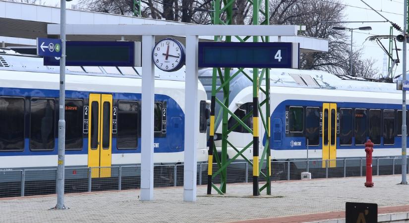 A Tisza Párt győzelmi rendezvénye miatt éjszakai mentesítő járatokat indít a MÁV