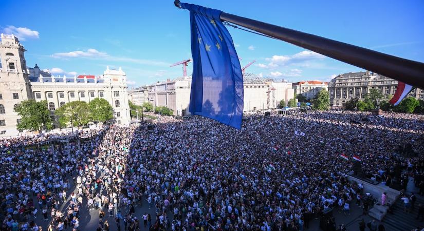 Mentesítő vonatok indulnak Budapestről vidékre az Országgyűlés alakuló ülése után