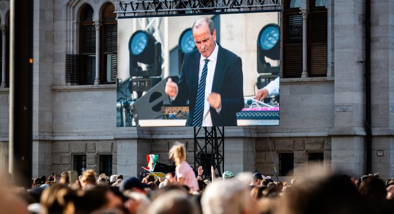 Hegedűs Zsolt újra előadta legendás táncát, amitől teljesen megőrültek a Kossuth téren