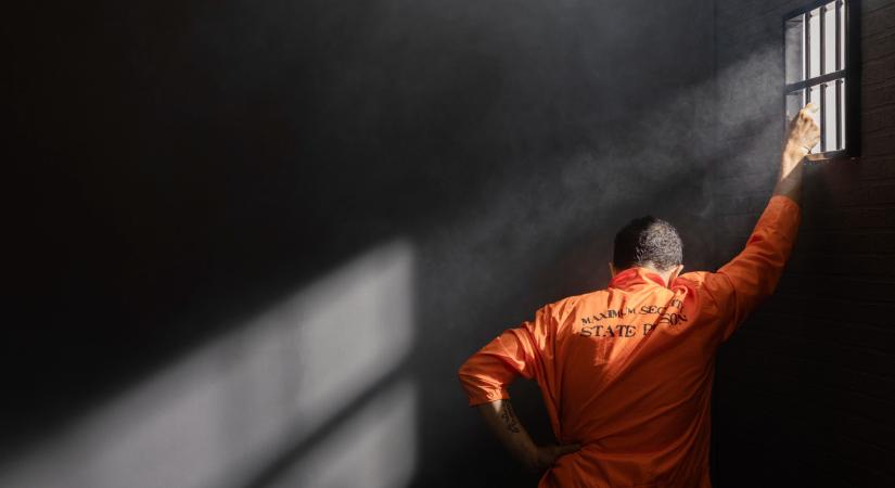 "Ez egy új világ, ami nélkülem haladt tovább" - Harminc évig ártatlanul ült a börtönben, most egy új világba szabadult