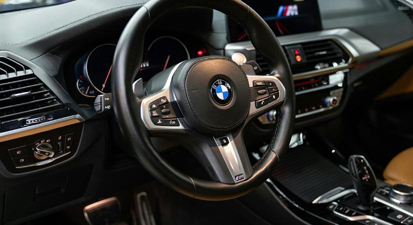 Eltűnt BMW, árulkodó hirdetés – a közösségi média buktatta le az adóst