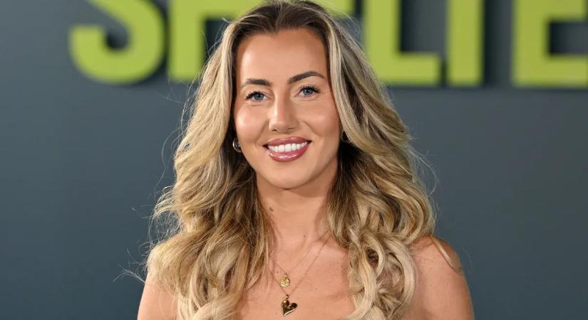 Bikiniben mutatta meg eszméletlen testét a Premier League legszexibb sportriporternője