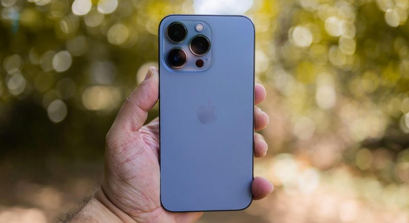Elkezdték értesíteni az iPhone-felhasználókat: hatalmas összegű kártérítést kell fizetnie az Apple-nek