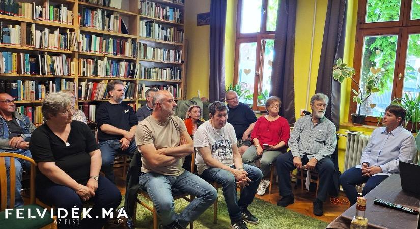 Mesél a két ipolysági zsidó temető