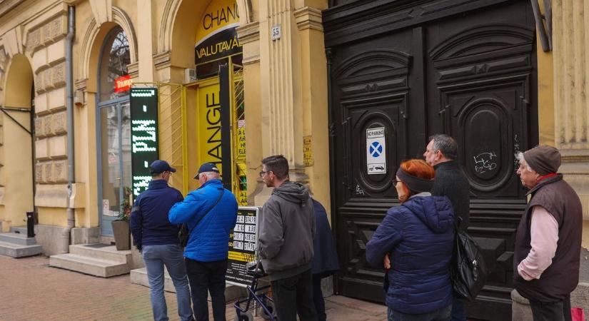 A forint erősödésének hatása: 60 ezret spórolt meg a nyaralás alatt egy négyfős család