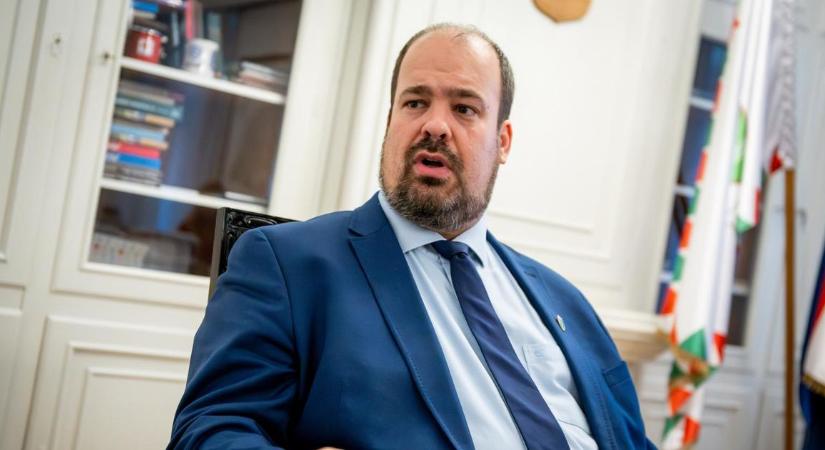 A Momentum új szerepre készül - 22 pontos javaslatcsomagot adtak át a Tiszának