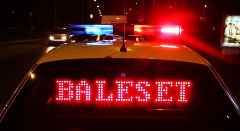 Súlyos baleset Hajdú-Biharban! Két embert feszítővágóval szabadítottak ki az autóból