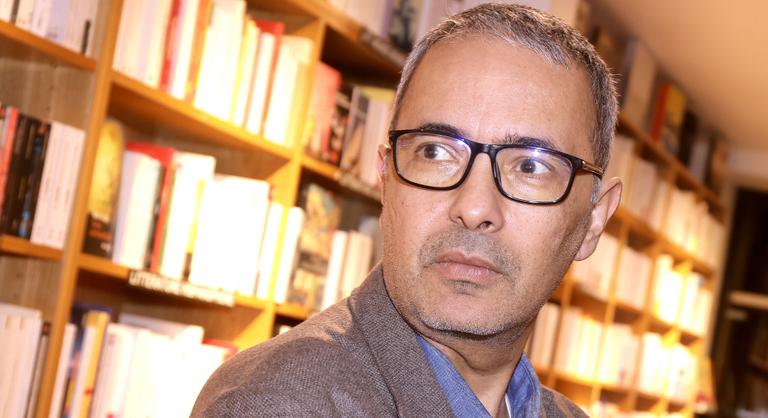 Három év börtön és nemzetközi körözés egyetlen regény miatt