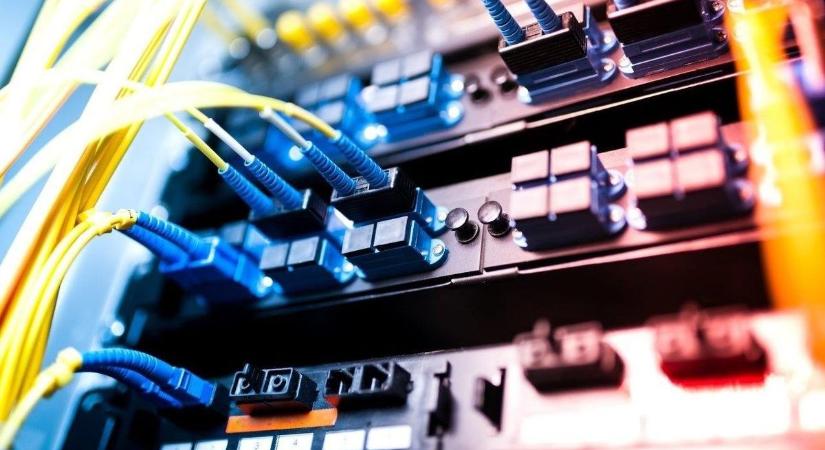 Fejlesztik az optikai hálózatot a településen