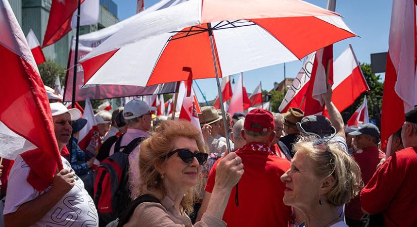 Tusk pártja a legnépszerűbb