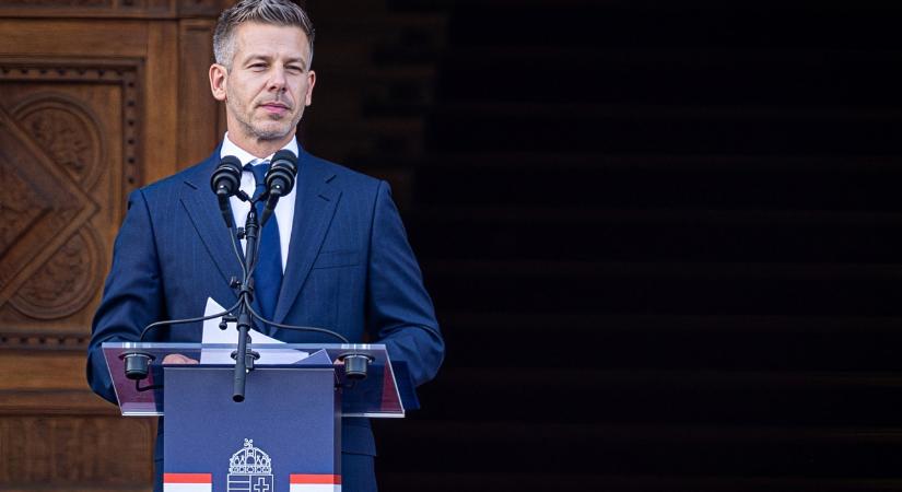 Magyar Péter három fia is ott volt a Kossuth téri bulin és az eskütételen – fotó