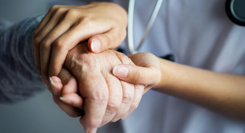 Szem nem maradt szárazon: találkozhatott az édesanya azzal a transzplantáción átesett nővel, aki megkapta a lánya kezét