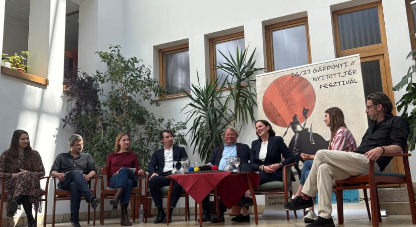 Évadot hirdetett a Gárdonyi Géza Színház