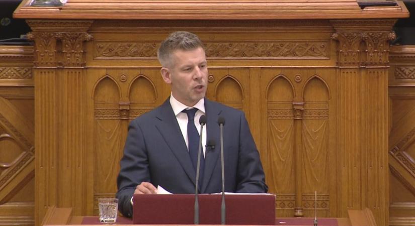 Magyar Péter a meghurcolt újságíróktól is bocsánatot kért beiktatási beszédében