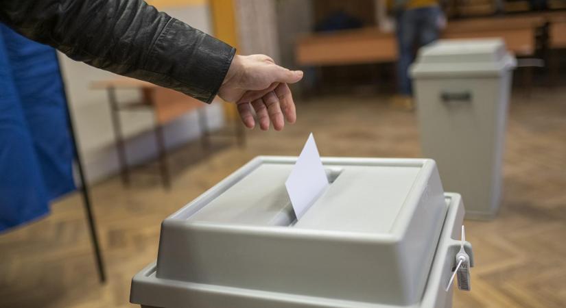 Esztergomban és Felsőszentmártonban tartanak ma időközi önkormányzati választást