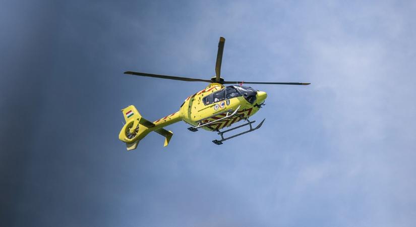Helikopterrel mentettek ki egy túrázót a Vértesből