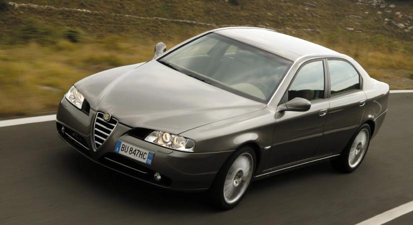 Így énekel a Busso V6 az Autobahnon: végsebesség-teszten egy Alfa Romeo 166!