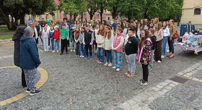 Meglepetés flashmob Celldömölkön