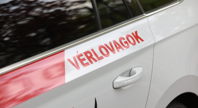 „Életek vannak a kezünkben” – megszólalt a 007-es Vérlovag: Zsolt nemcsak szállítja, adja is az életmentő vért
