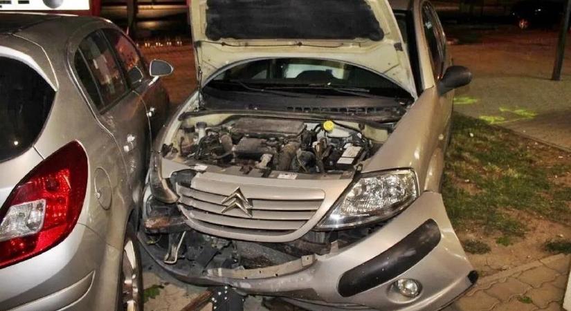 Anyósülésen horkolt az ittas sofőr, miközben autója letarolta a fél várost