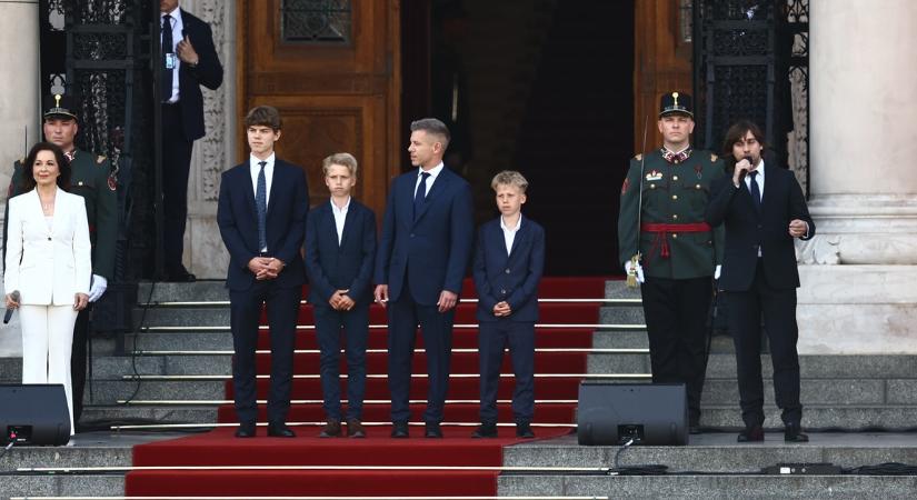 Fiainak mondott köszönetet Magyar Péter: „Nekik is nagyon nehéz volt sokszor”