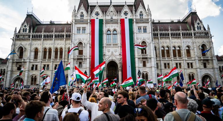 „Számoltassák el az elmúlt 16 év politikus bűnözőit, derüljön ki, hogy nem lehet büntetlenül lopni"