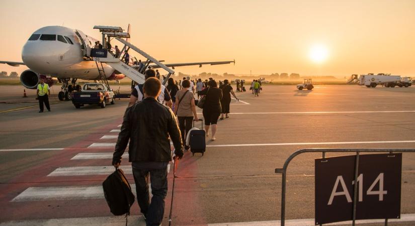 Tragédia a repülőtéren: felszállás előtt halálra gázolt egy embert egy utasszállító gép