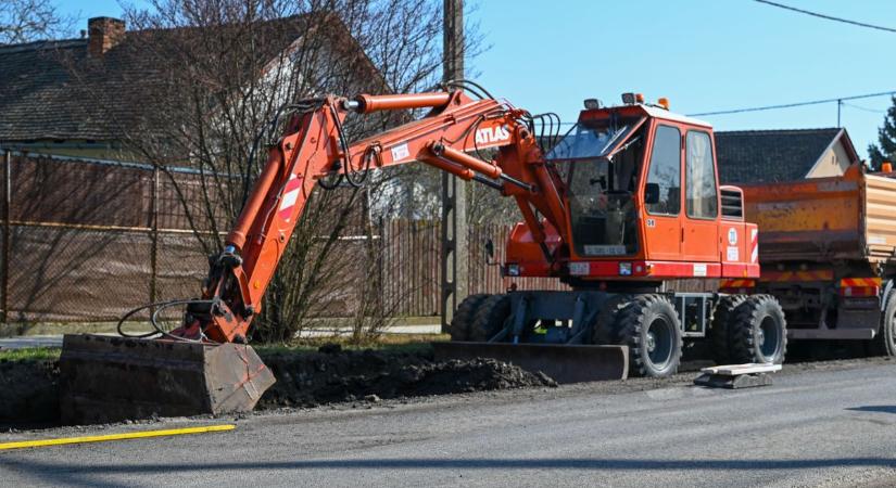 Százmilliót nyert útfejlesztésre a falu, ezeken a helyszíneken vonulnak majd fel a munkagépek