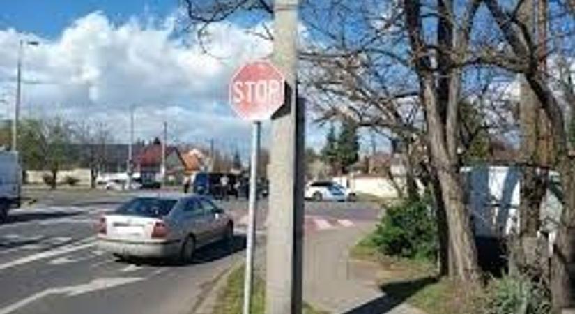 „ Látta a STOP táblát" mégis fékezés nélkül hajtott át a kereszteződésen a 50-os hölgy (videóval)