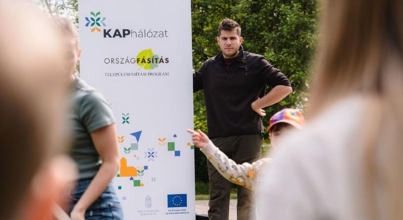 Megmozdult a borsodi város: együtt ültettek fákat kicsik és nagyok - fotókkal
