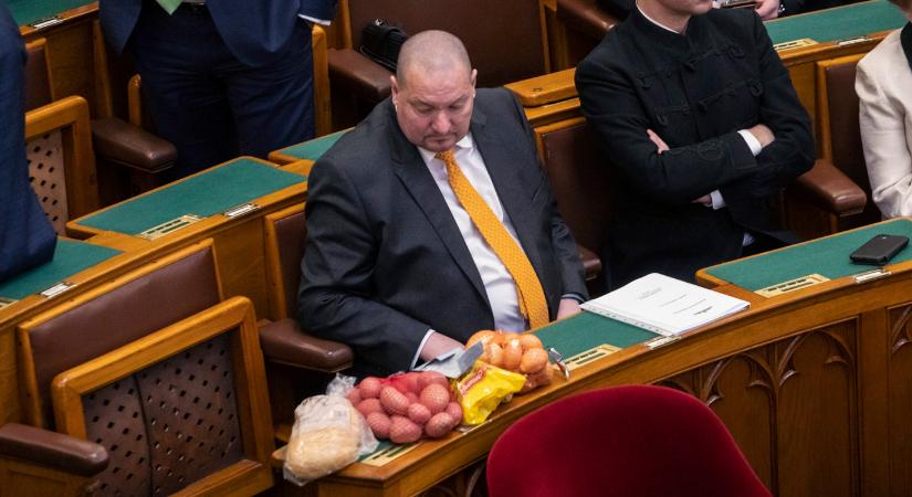 Sok fideszes politikus inthet búcsút a milliós keresetkiegészítésének