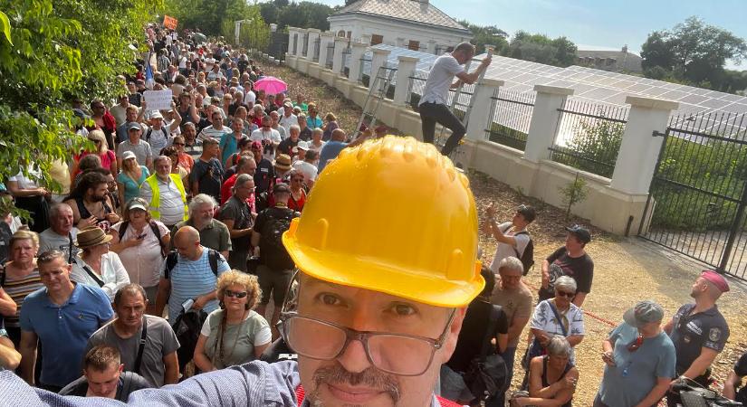 Orbán Gáspár hátramenetben menekült el Hadházy Ákos elől Felcsúton
