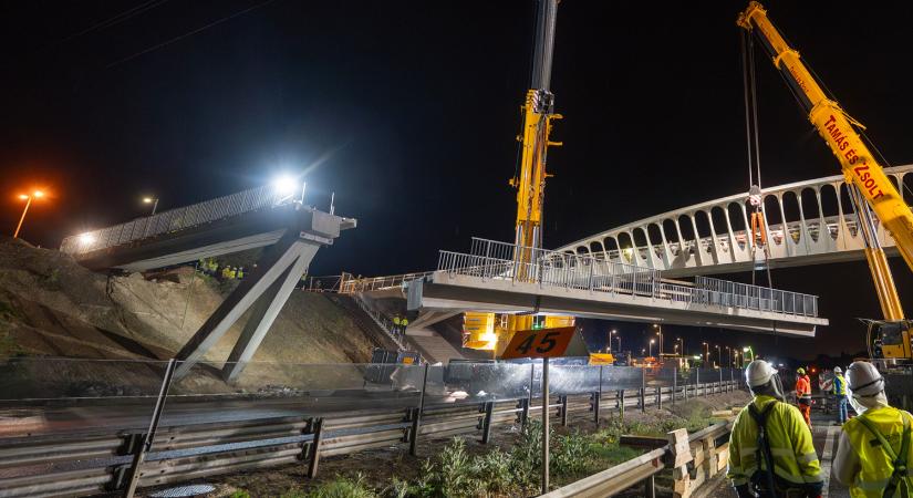 96 tonnás hídelemet daruzott ki az M7-esről a közútkezelő