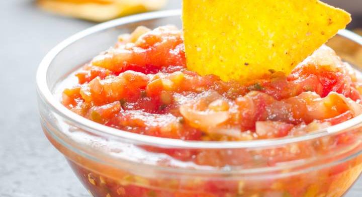 Házi salsa sült zöldségekből: egyszerű, szerethető recept