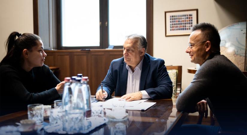 Gáspár Evelin havi egymillióért kezelte Szijjártó Péter közösségi oldalait