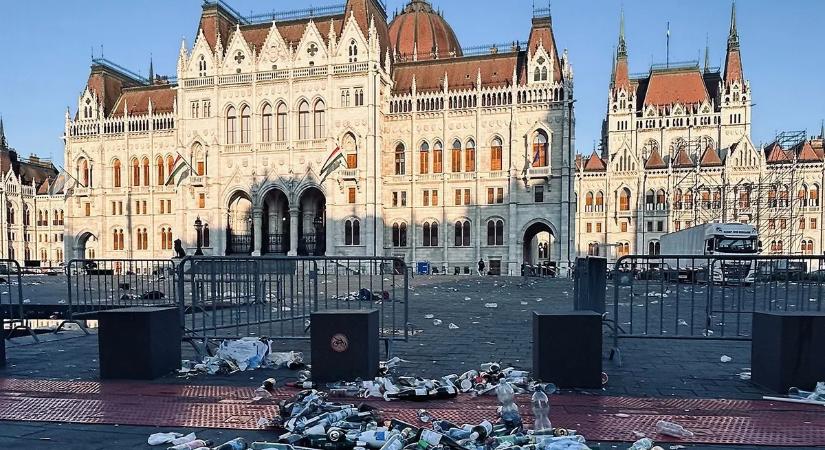 Videón a rommá szemetelt Kossuth tér – újabb felvételek a pusztításról