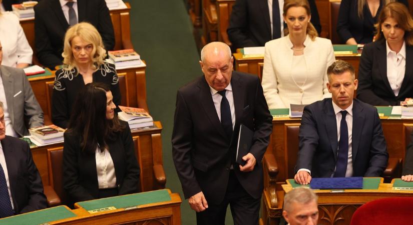 Villámgyorsan kihirdették az első két törvényt az alakuló ülés után - ezért kellett dönteni