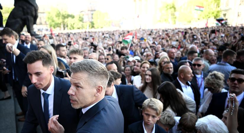 A legfőbb jelkép Orbán hiánya volt – így számol be a világsajtó a magyar rendszerváltásról