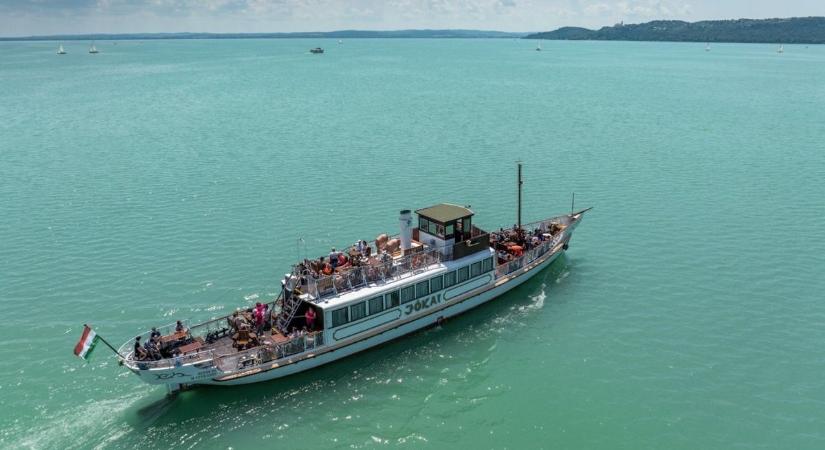 A Balaton titkos időgépei: ezek a hajók több mint egy évszázada járják a tavat (videó)