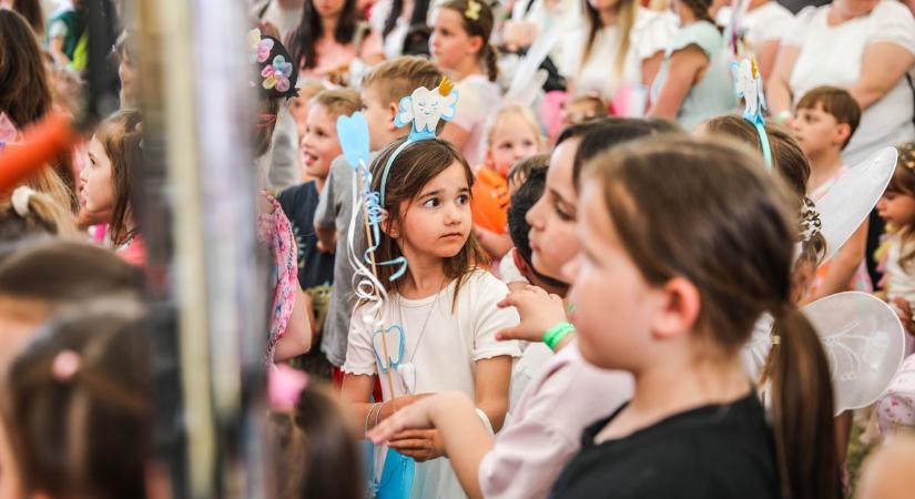 Mesebirodalommá változott a vasszécsenyi kastélypark – Ilyen volt az első Tündérfesztivál – fotók!